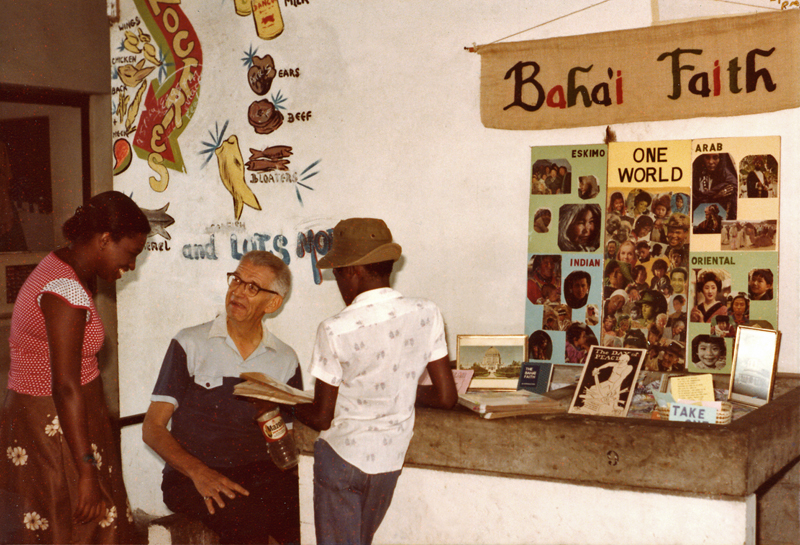 1981_Roseau_Market_Display_1