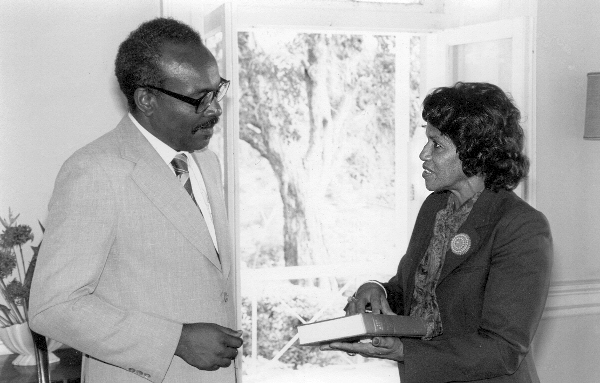 1983_November_Ruth_Pringle_making_a_Presentation_to_Gov_General_Sir_Paul_Scoon_a